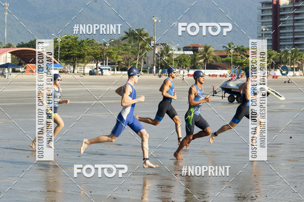 Achetez vos photos de l'vnementBLUE SERIES TRIATHLON BERTIOGA 2019 sur Fotop