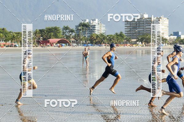 Achetez vos photos de l'vnementBLUE SERIES TRIATHLON BERTIOGA 2019 sur Fotop
