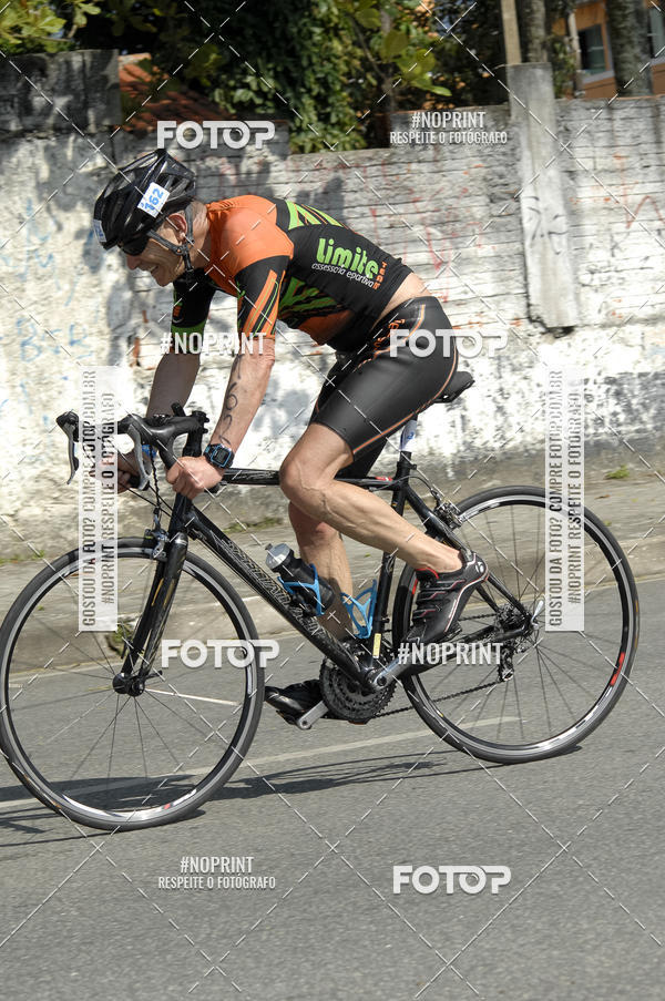 Achetez vos photos de l'vnementBLUE SERIES TRIATHLON BERTIOGA 2019 sur Fotop