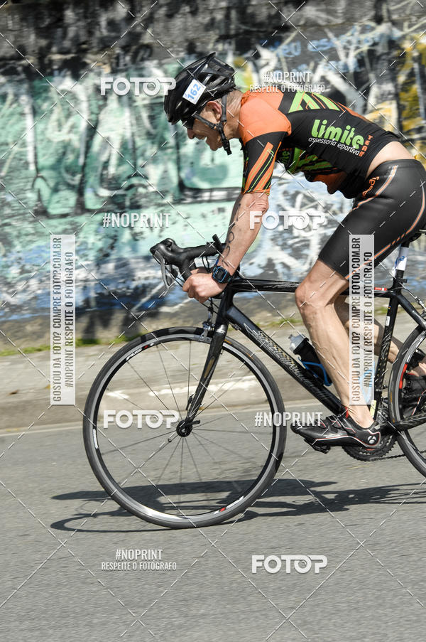Achetez vos photos de l'vnementBLUE SERIES TRIATHLON BERTIOGA 2019 sur Fotop