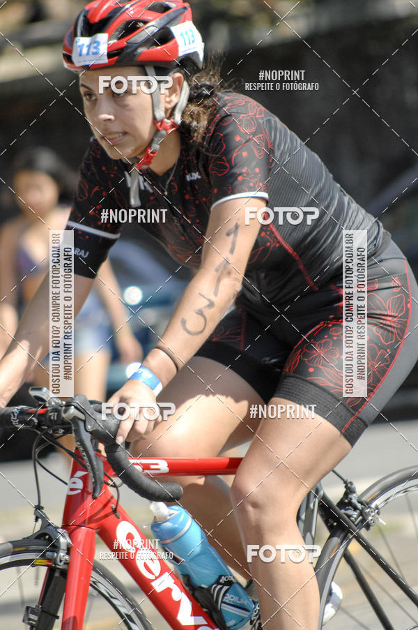 Achetez vos photos de l'vnementBLUE SERIES TRIATHLON BERTIOGA 2019 sur Fotop