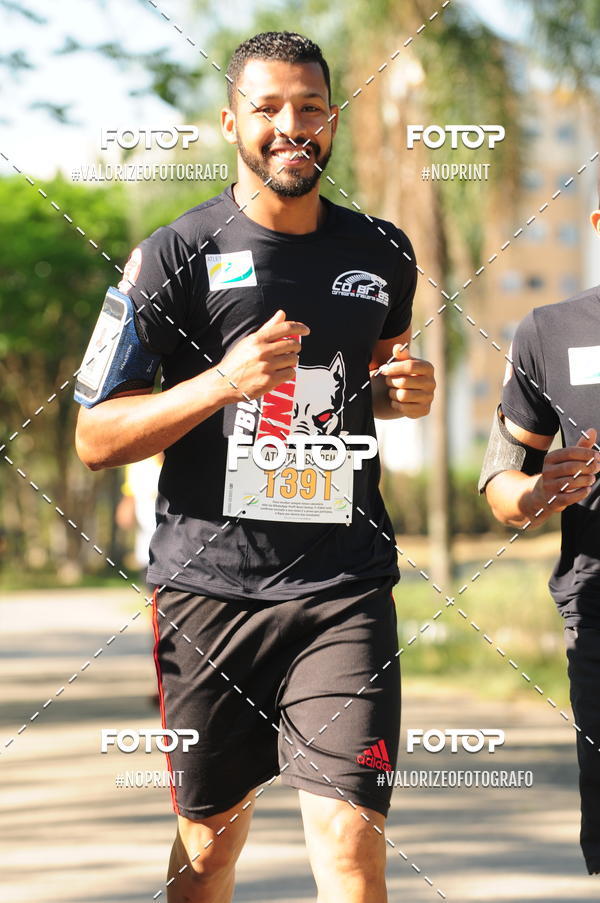 Buy your photos of the eventPIT BULL RUNNING on Fotop