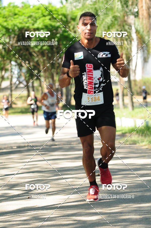 Achetez vos photos de l'vnementPIT BULL RUNNING sur Fotop