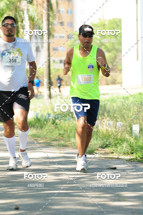 Compre as suas fotos do eventoPIT BULL RUNNING no Fotop