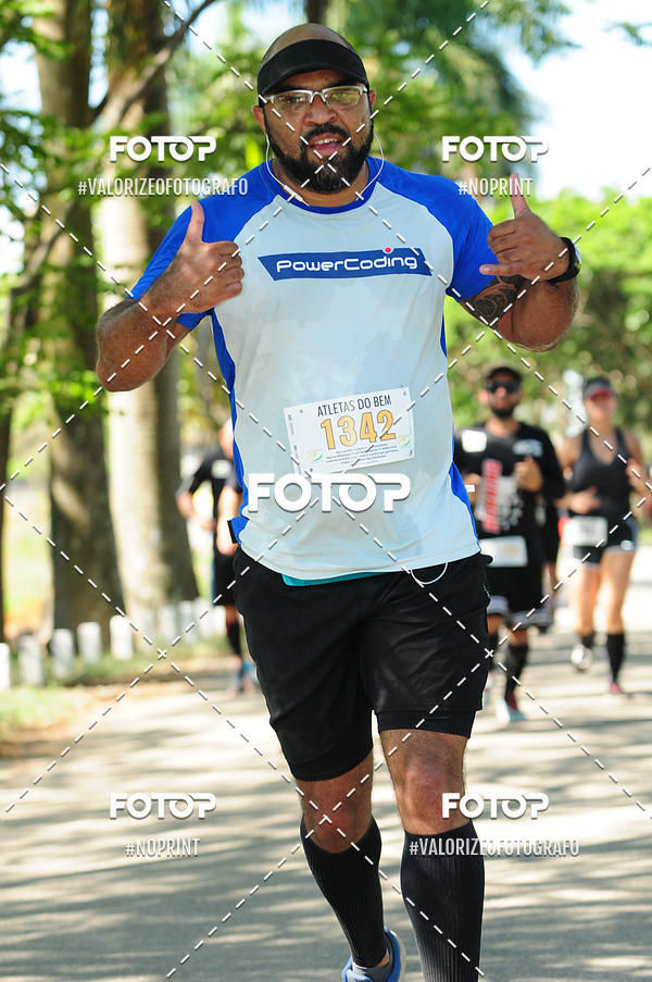 Buy your photos of the eventPIT BULL RUNNING on Fotop