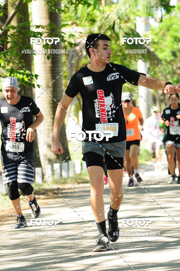 Achetez vos photos de l'vnementPIT BULL RUNNING sur Fotop