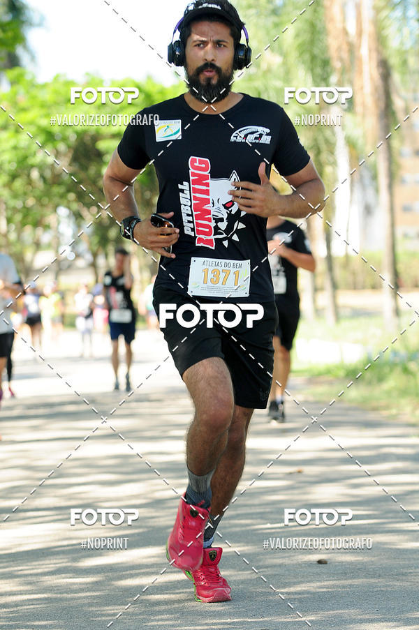 Buy your photos of the eventPIT BULL RUNNING on Fotop
