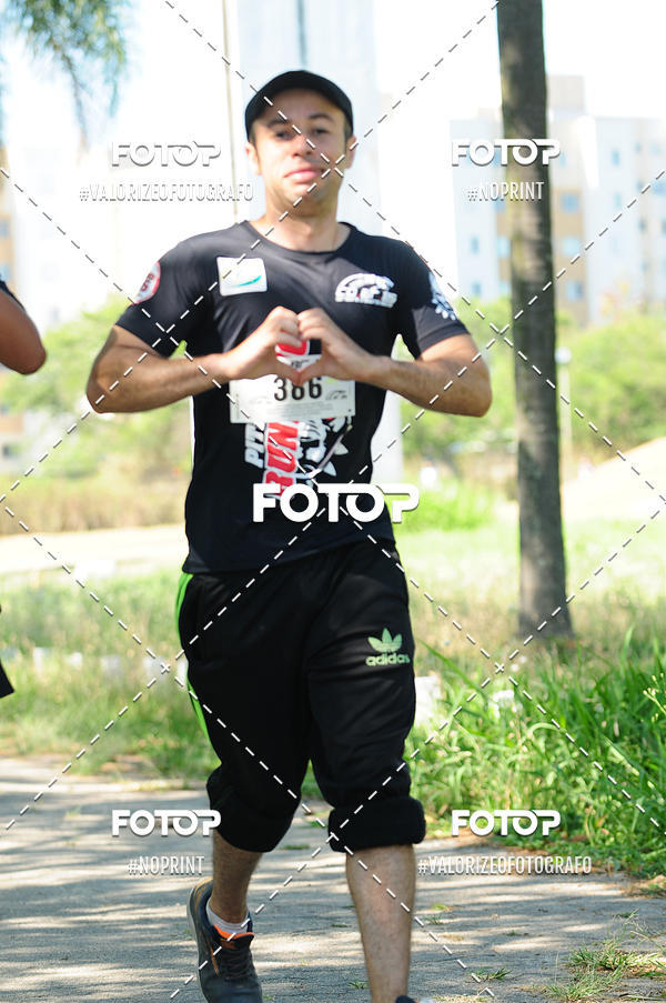 Compre as suas fotos do eventoPIT BULL RUNNING no Fotop