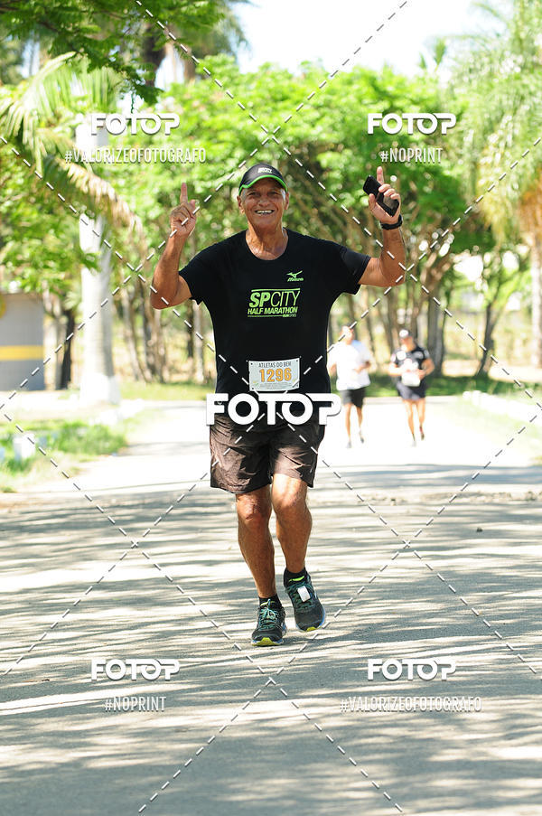 Buy your photos of the eventPIT BULL RUNNING on Fotop