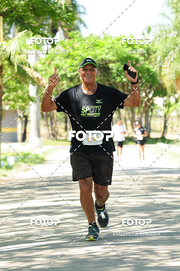 Buy your photos of the eventPIT BULL RUNNING on Fotop