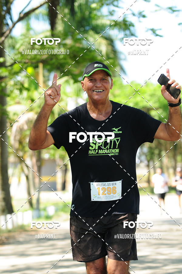 Buy your photos of the eventPIT BULL RUNNING on Fotop