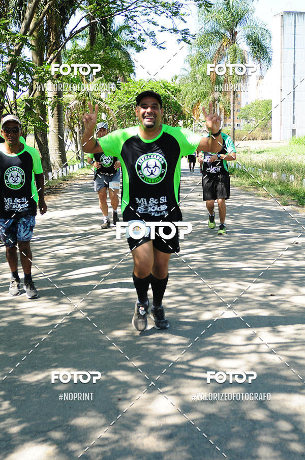 Buy your photos of the eventPIT BULL RUNNING on Fotop
