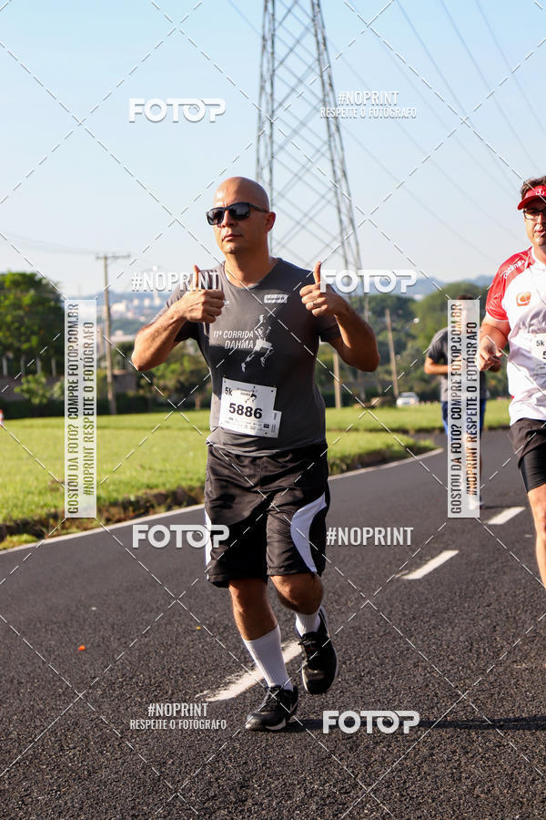 Buy your photos of the event11� Corrida Dahma on Fotop