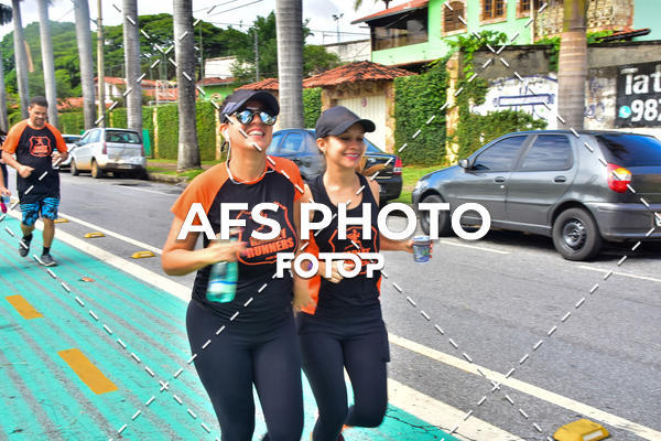 Compre suas fotos do eventoCorre quem quer, caminha quem quiser - Treino Harley Runners no Fotop