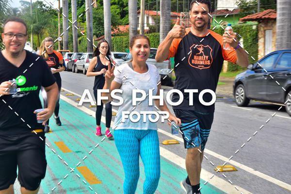 Compre suas fotos do eventoCorre quem quer, caminha quem quiser - Treino Harley Runners no Fotop