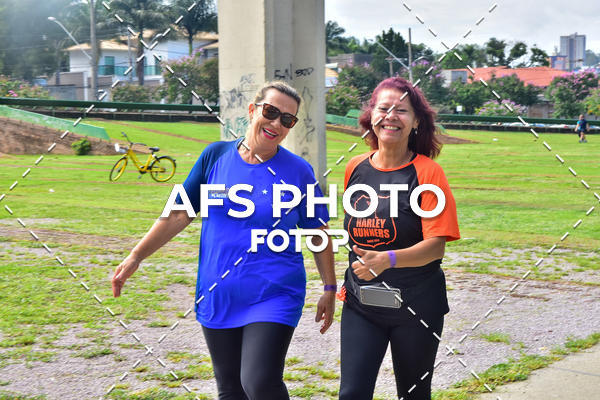 Compre suas fotos do eventoCorre quem quer, caminha quem quiser - Treino Harley Runners no Fotop