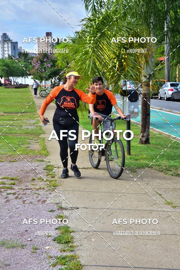 Compre suas fotos do eventoCorre quem quer, caminha quem quiser - Treino Harley Runners no Fotop