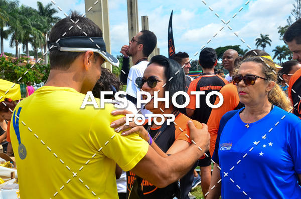 Compre as suas fotos do eventoCorre quem quer, caminha quem quiser - Treino Harley Runners no Fotop