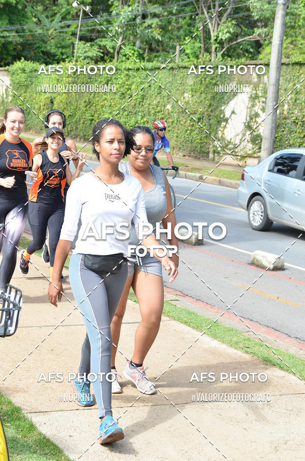 Achetez vos photos de l'vnementCorre quem quer, caminha quem quiser - Treino Harley Runners sur Fotop