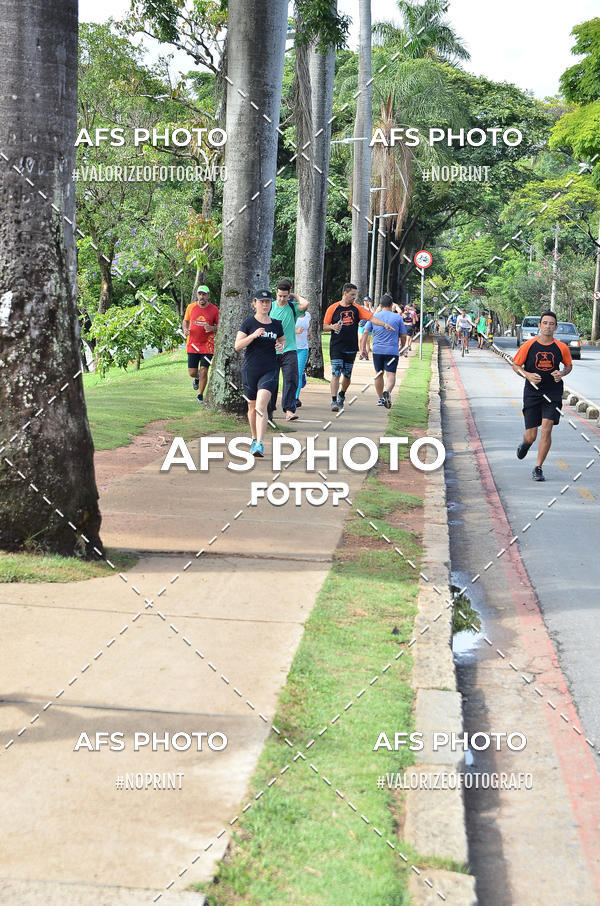 Compre suas fotos do eventoCorre quem quer, caminha quem quiser - Treino Harley Runners no Fotop