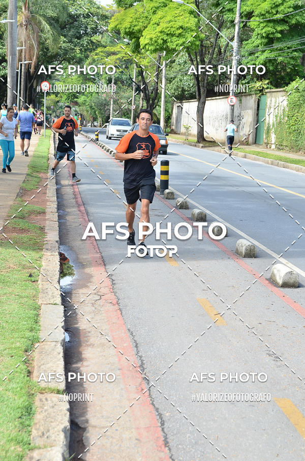 Compre suas fotos do eventoCorre quem quer, caminha quem quiser - Treino Harley Runners no Fotop