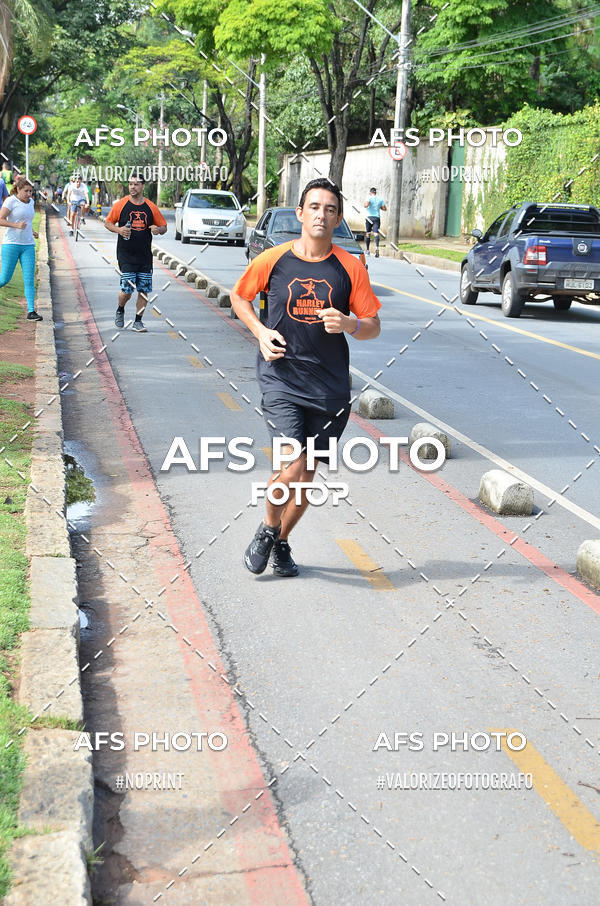 Compre suas fotos do eventoCorre quem quer, caminha quem quiser - Treino Harley Runners no Fotop