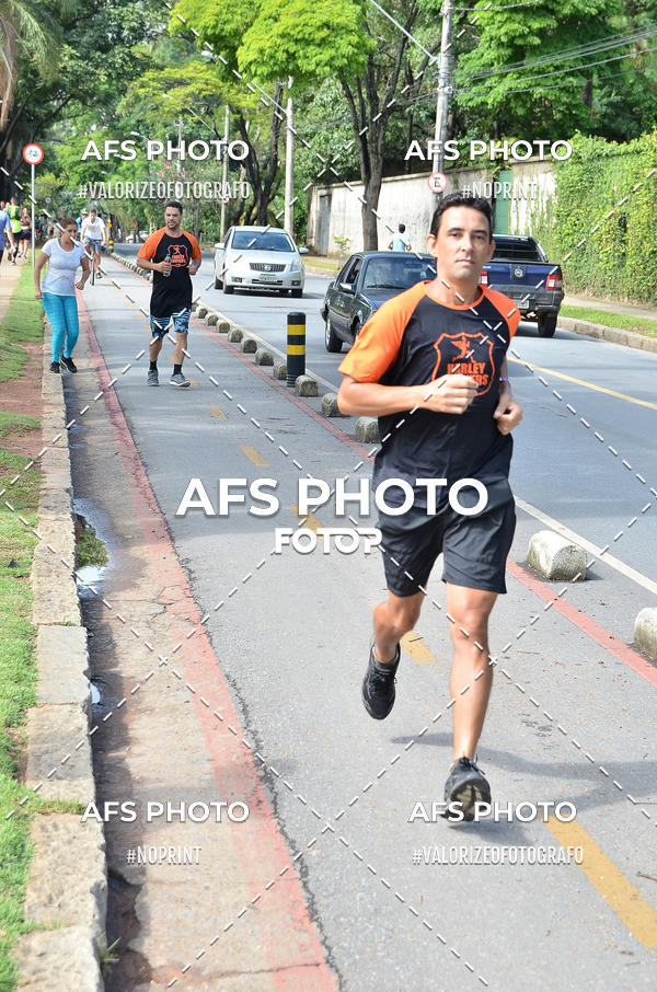 Compre suas fotos do eventoCorre quem quer, caminha quem quiser - Treino Harley Runners no Fotop