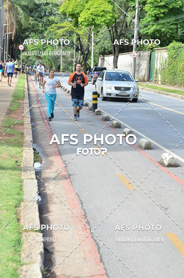 Compre suas fotos do eventoCorre quem quer, caminha quem quiser - Treino Harley Runners no Fotop