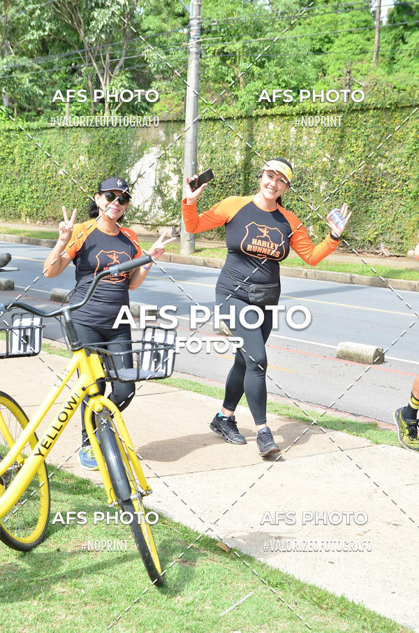 Compre suas fotos do eventoCorre quem quer, caminha quem quiser - Treino Harley Runners no Fotop
