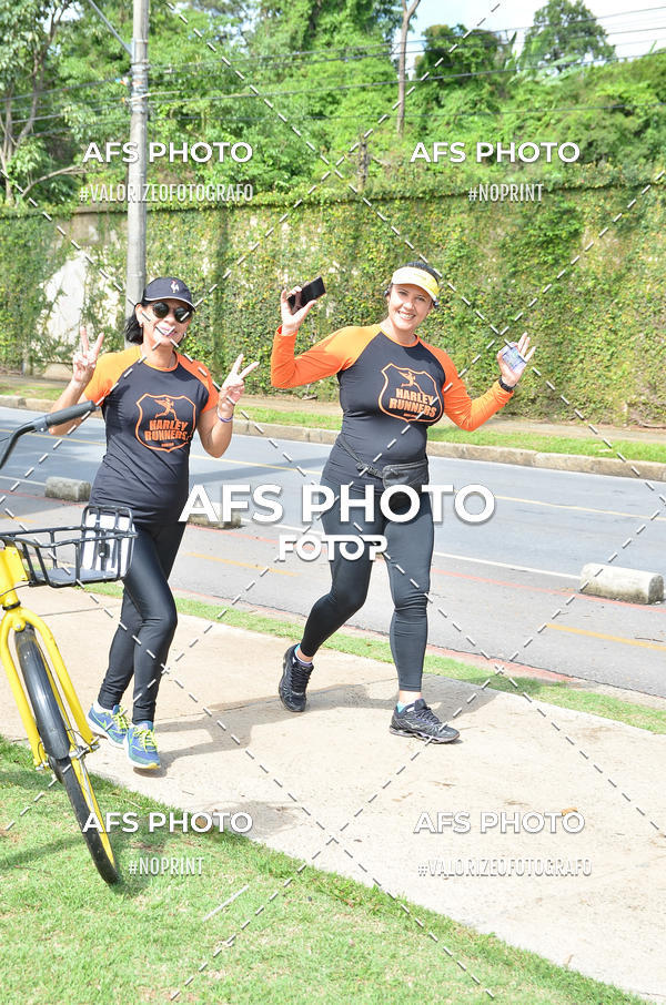 Compre suas fotos do eventoCorre quem quer, caminha quem quiser - Treino Harley Runners no Fotop