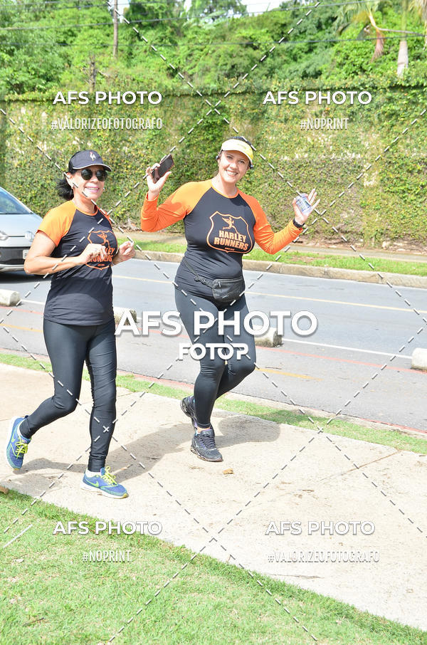 Compre suas fotos do eventoCorre quem quer, caminha quem quiser - Treino Harley Runners no Fotop