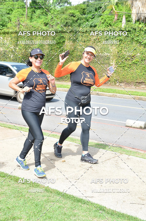 Compre suas fotos do eventoCorre quem quer, caminha quem quiser - Treino Harley Runners no Fotop