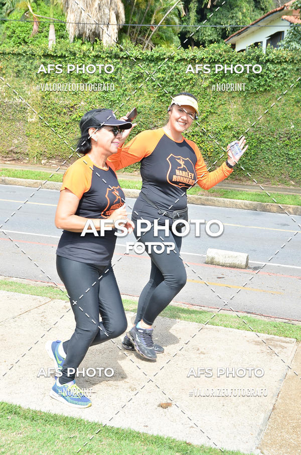 Compre suas fotos do eventoCorre quem quer, caminha quem quiser - Treino Harley Runners no Fotop