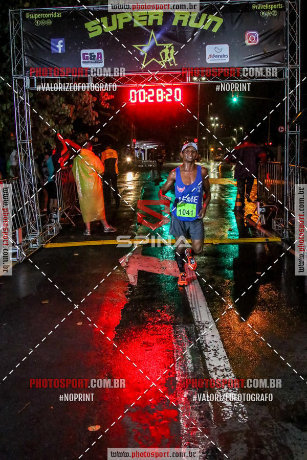 Achetez vos photos de l'vnementCorrida Super Run sur Fotop