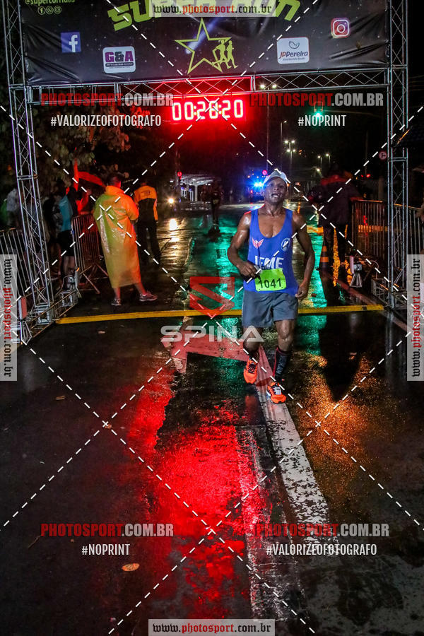 Achetez vos photos de l'vnementCorrida Super Run sur Fotop