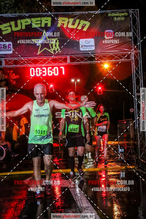 Achetez vos photos de l'vnementCorrida Super Run sur Fotop