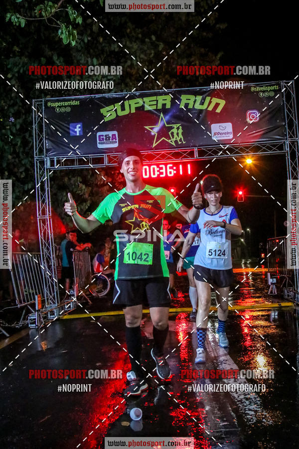 Achetez vos photos de l'vnementCorrida Super Run sur Fotop