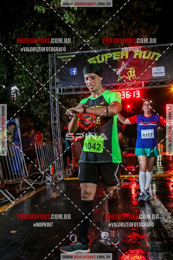 Achetez vos photos de l'vnementCorrida Super Run sur Fotop