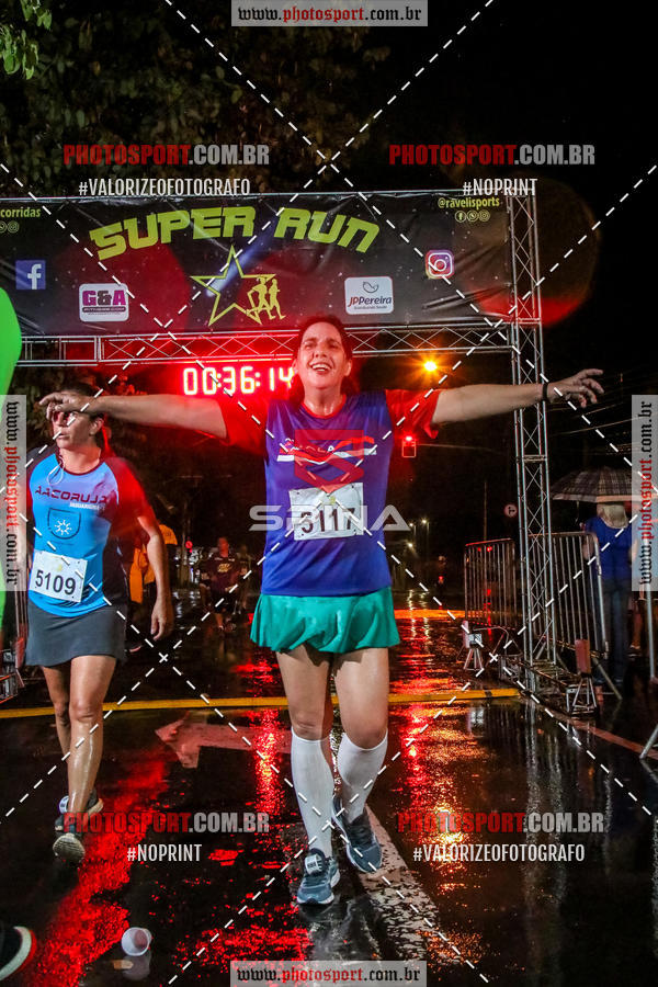 Achetez vos photos de l'vnementCorrida Super Run sur Fotop