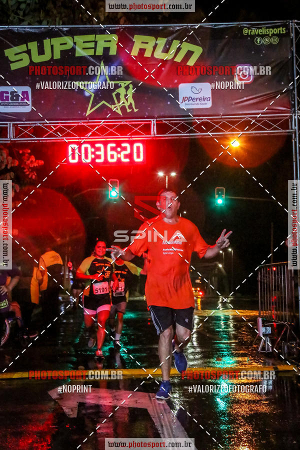 Achetez vos photos de l'vnementCorrida Super Run sur Fotop