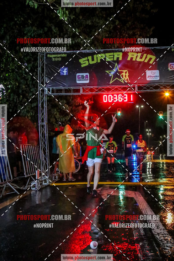 Achetez vos photos de l'vnementCorrida Super Run sur Fotop