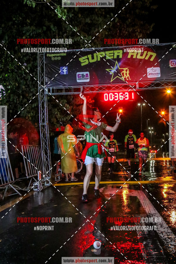 Achetez vos photos de l'vnementCorrida Super Run sur Fotop