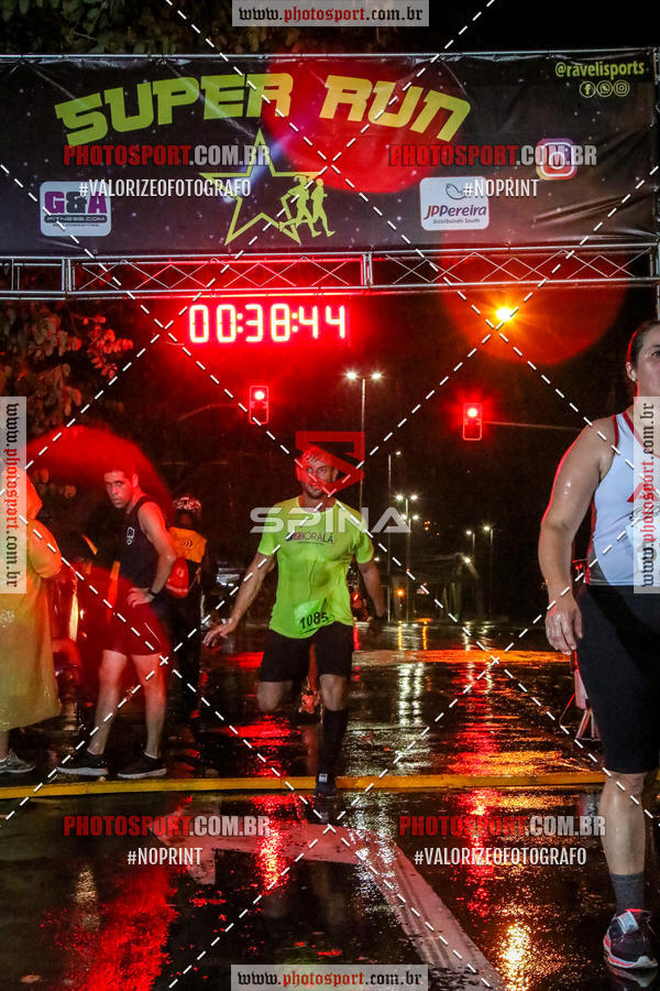 Achetez vos photos de l'vnementCorrida Super Run sur Fotop