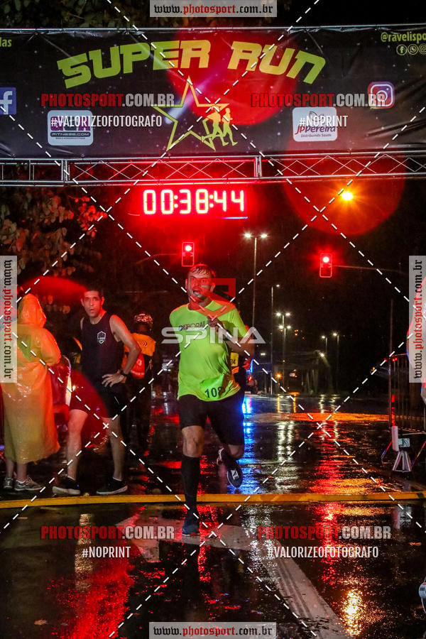 Achetez vos photos de l'vnementCorrida Super Run sur Fotop