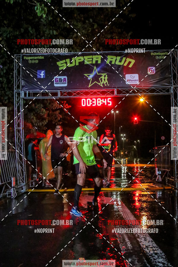 Achetez vos photos de l'vnementCorrida Super Run sur Fotop