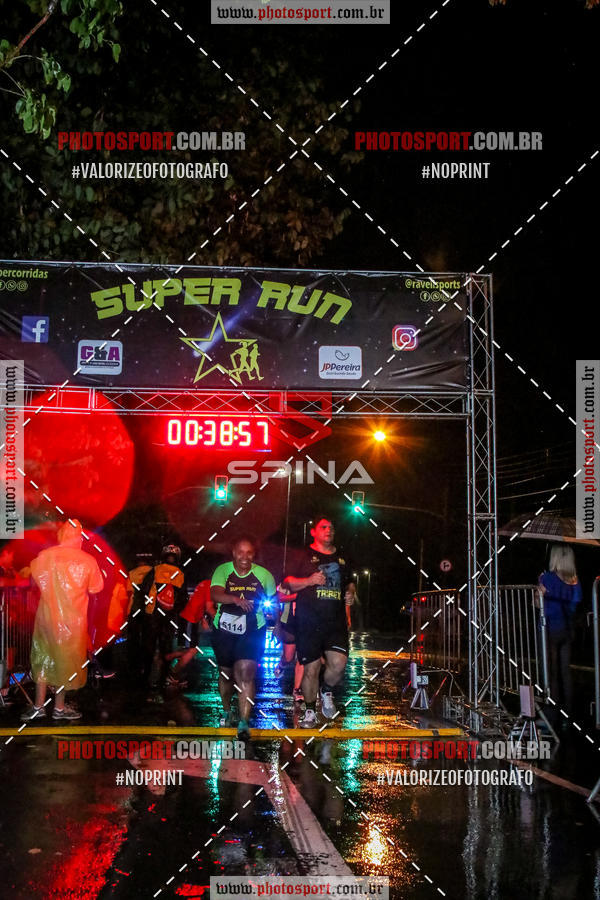 Achetez vos photos de l'vnementCorrida Super Run sur Fotop