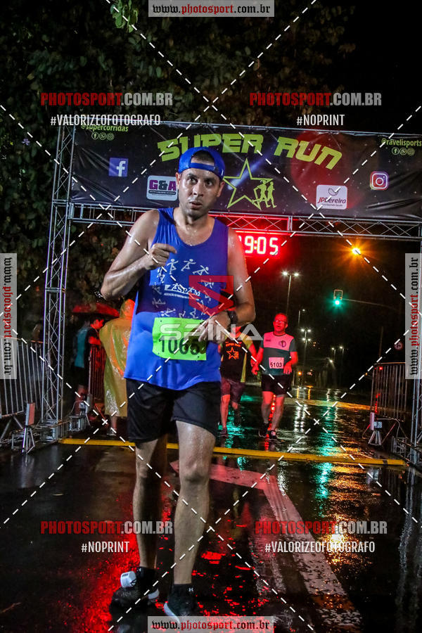 Achetez vos photos de l'vnementCorrida Super Run sur Fotop