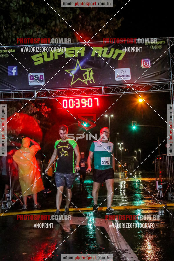 Achetez vos photos de l'vnementCorrida Super Run sur Fotop