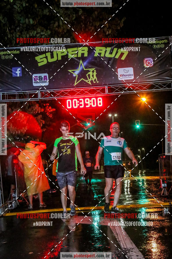 Achetez vos photos de l'vnementCorrida Super Run sur Fotop