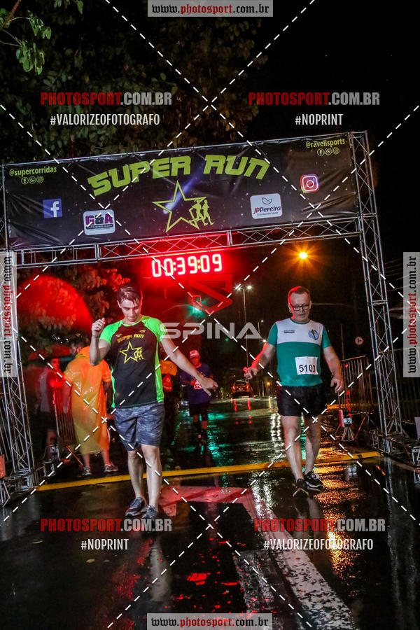 Achetez vos photos de l'vnementCorrida Super Run sur Fotop